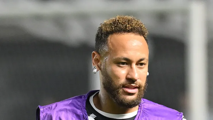 Neymar durante aquecimento antes de jogo na Vila Belmiro.