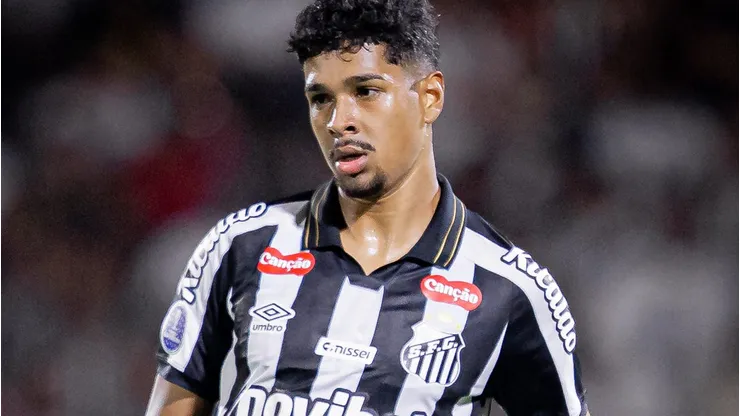 Zagueiro tem o futuro incerto - Foto: Raul Baretta/Santos FC.