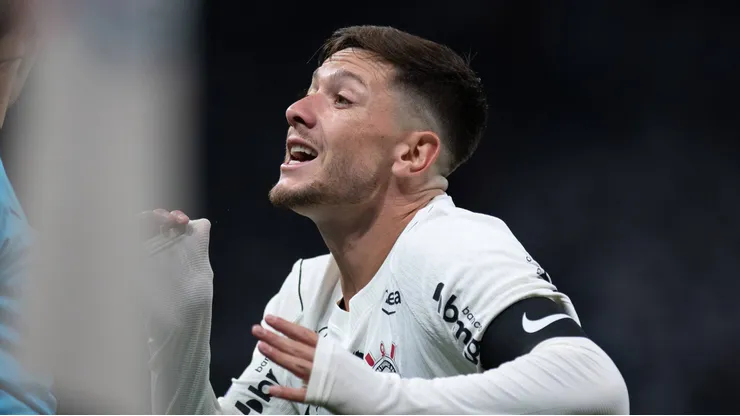 Garro bateu boca no vestiário do Corinthians para reclamar do gramado da Arena