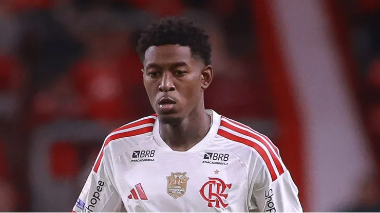 Vitão, zagueiro do Flamengo - Foto: Maxi Franzoi/AGIF