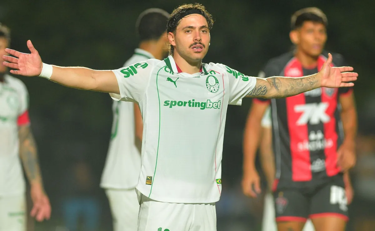 Maurício, do Palmeiras, é denunciado no STJD após lance polêmico contra o Vitória