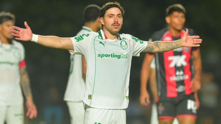 Maurício, do Palmeiras, é denunciado no STJD após lance polêmico contra o Vitória - Foto Walmir CirneAGIF