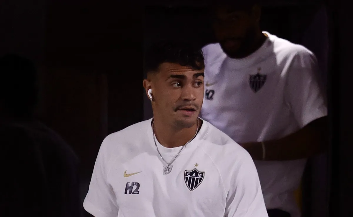 Reinier se desculpa após xingar torcedor, mas Atlético-MG confirma punição ao atacante