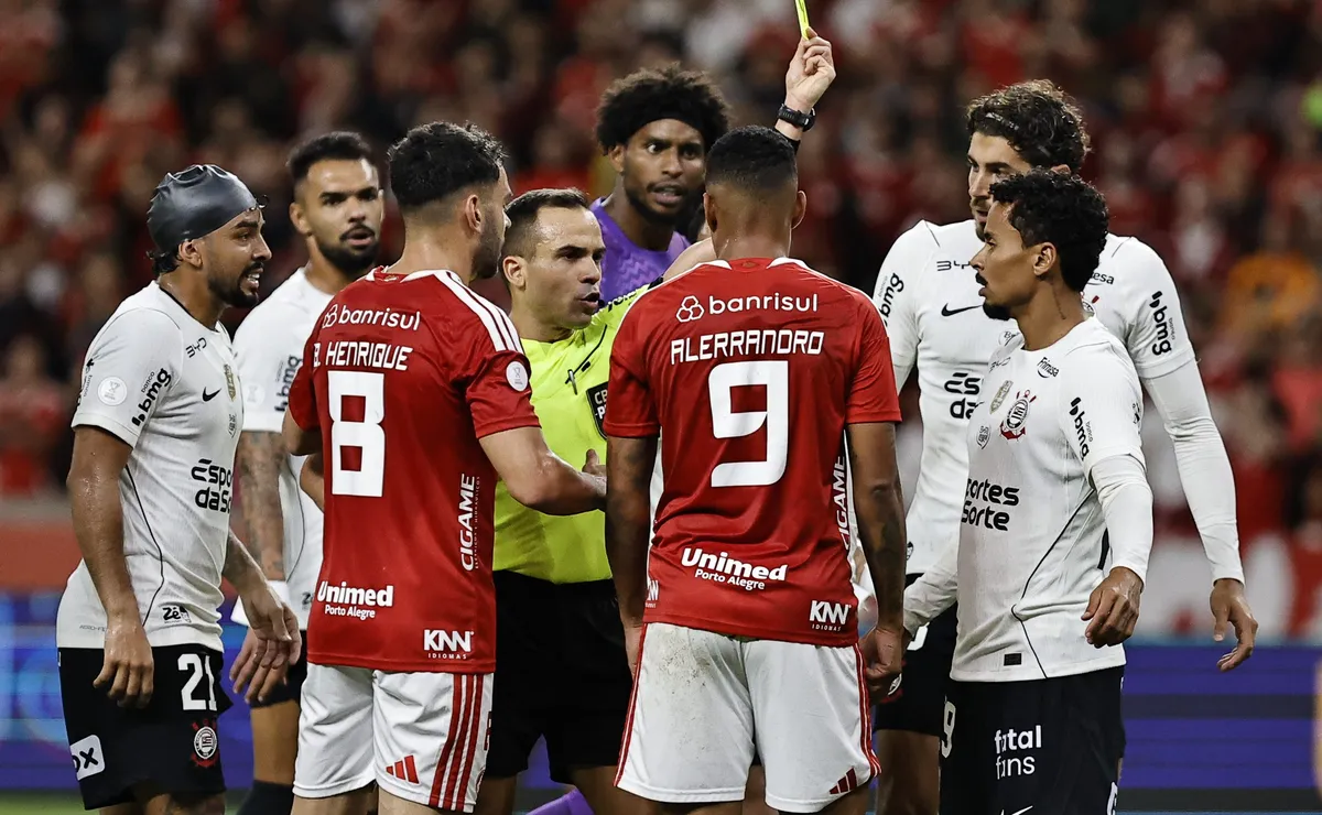 CBF irá avaliar a reclamação do Corinthians contra o árbitro Alex Gomes Stefano, mas punição não deve acontecer