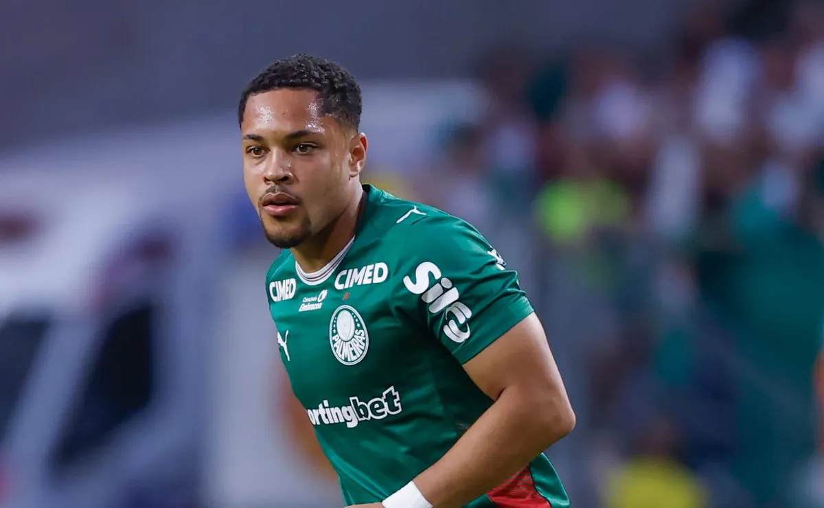Condição física de Vitor Roque preocupa torcida, mas Palmeiras mantém planejamento envolvendo atacante