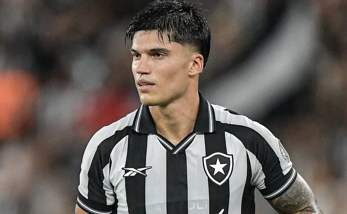 Técnico do Estudiantes revela investida em Joaquín Corrêa, do Botafogo: “Espero que dê certo”