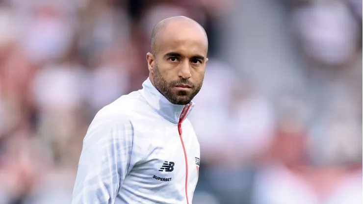 Lucas Moura jogador do Sao Paulo durante aquecimento antes da partida contra o Bahia no estadio Cicero De Souza Marques pelo campeonato Brasileiro A 2026.