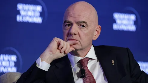 Uefa ameaça processo e deixa Infantino isolado na Fifa