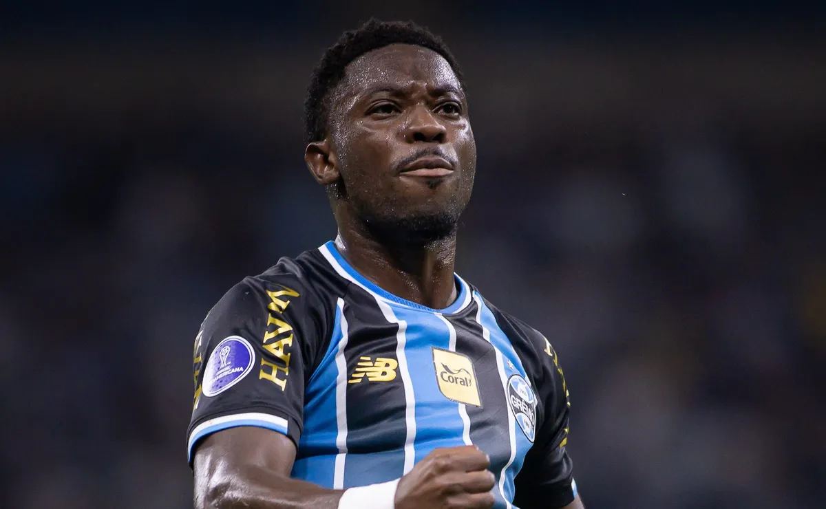 Francis Amuzu expõe impasse sobre negociação para renovar com o Grêmio