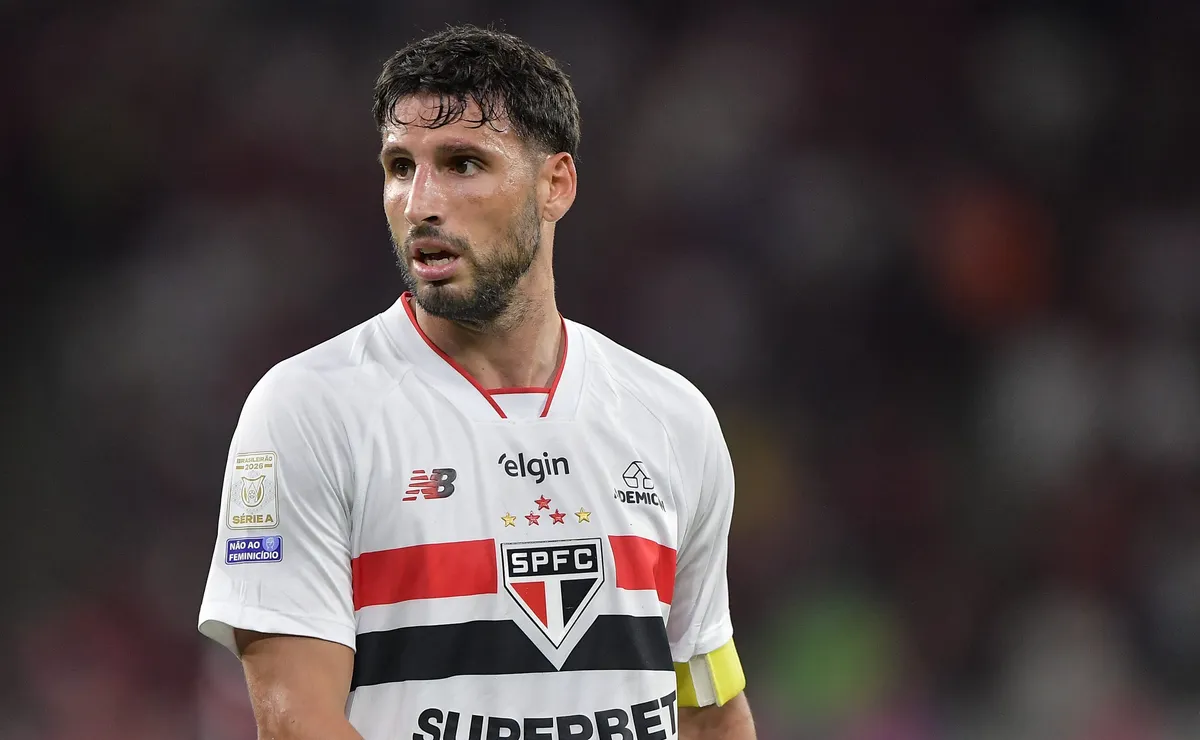 Calleri é o atacante que mais venceu duelos aéreos no Brasileirão em 2026