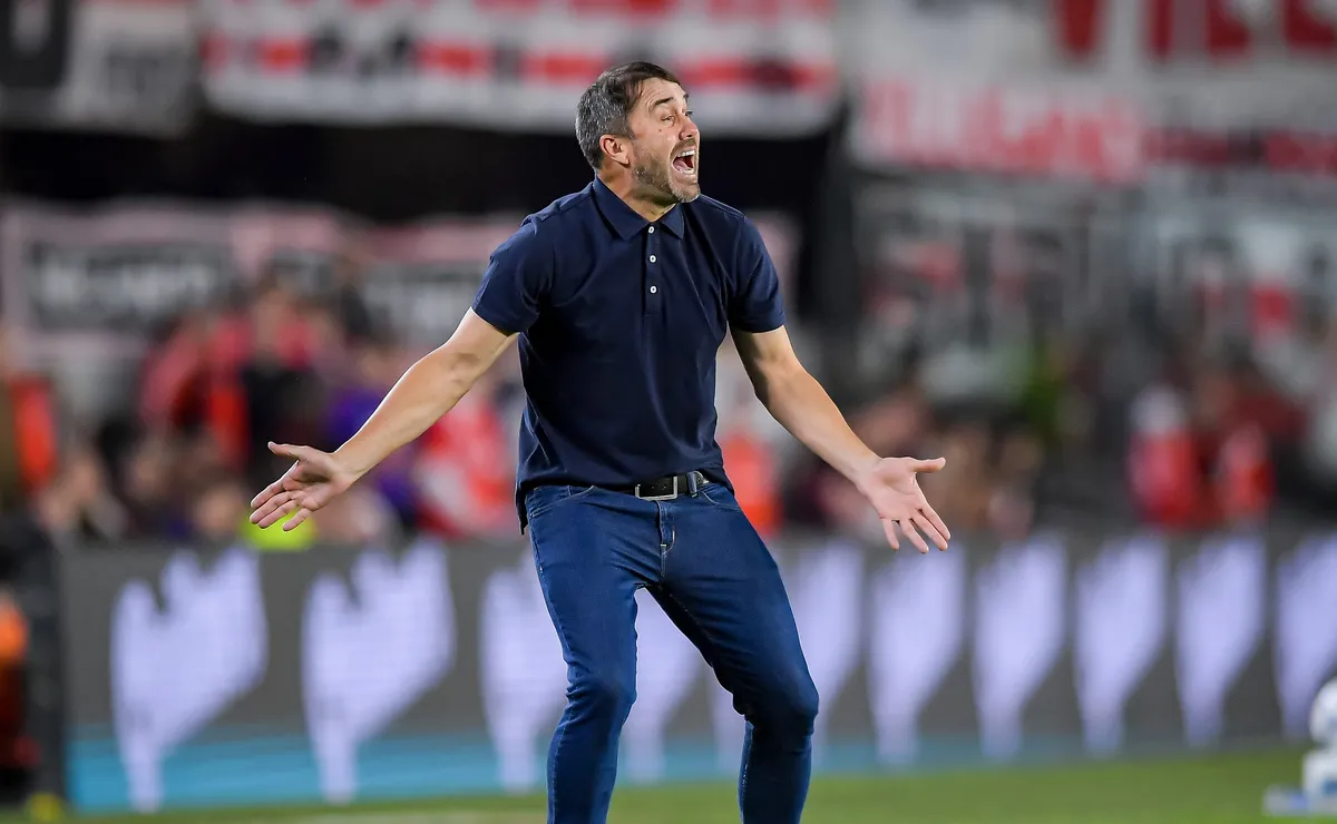 River Plate briga pela contratação de Almada e amarga quarta derrota seguida após Copa do Mundo