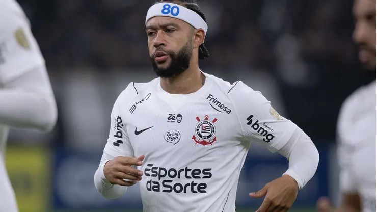 Memphis Depay pode jogar contra o Internacional.