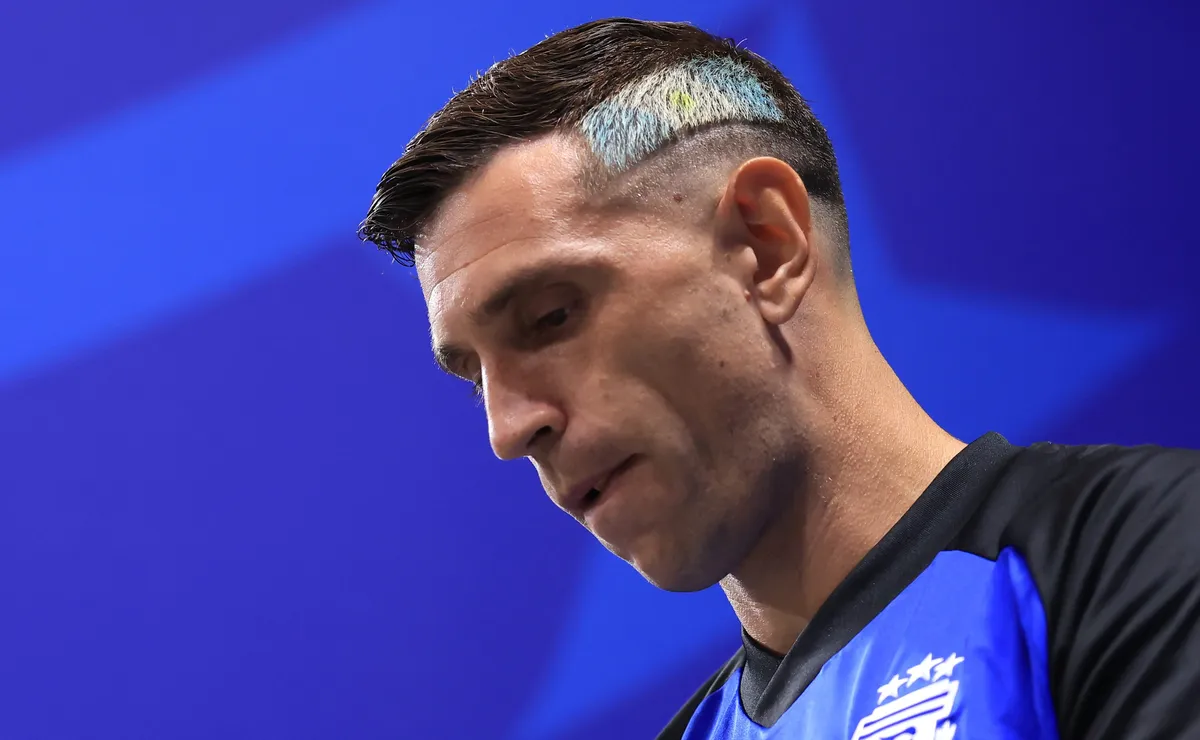 Juventus desiste de Dibu Martínez e goleiro da Seleção da Argentina deve seguir no Aston Villa