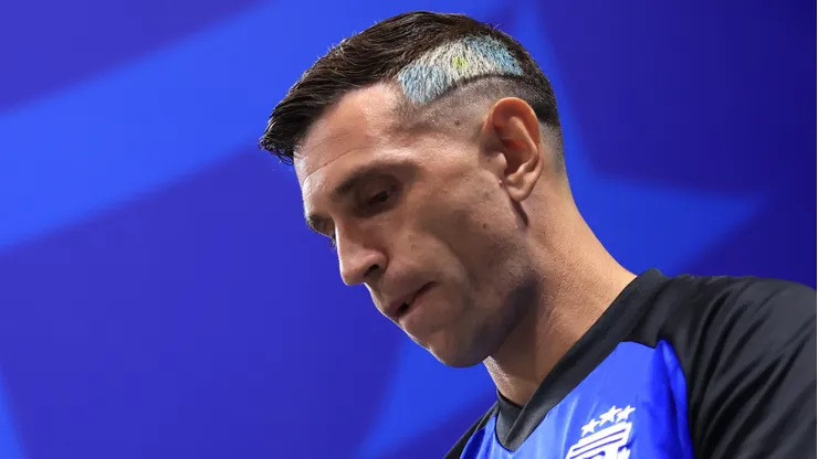 Dibu Martínez em campo pela Seleção da Argentina.