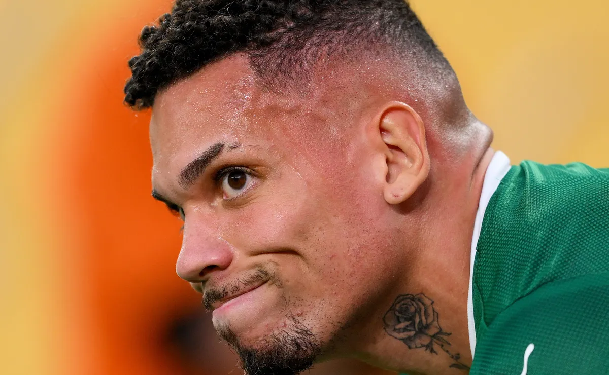 Nova lesão de Paulinho afasta atacante e Palmeiras fica pessimista para utilizá-lo no jogo de ida das oitavas da Liberta