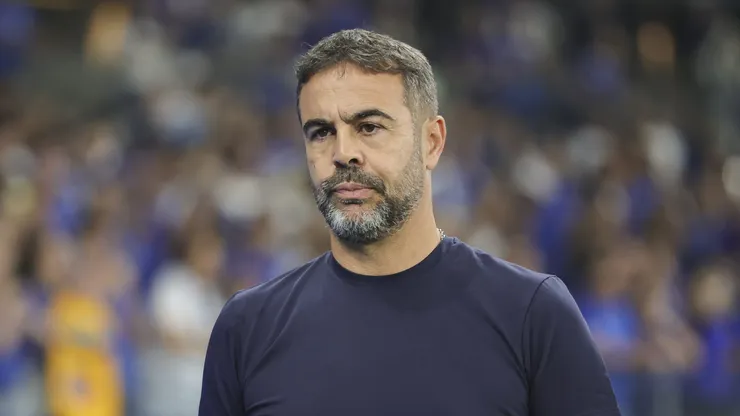 Artur Jorge tecnico do Cruzeiro durante partida contra o Fluminense no estadio Mineirao pelo campeonato Brasileiro A 2026.