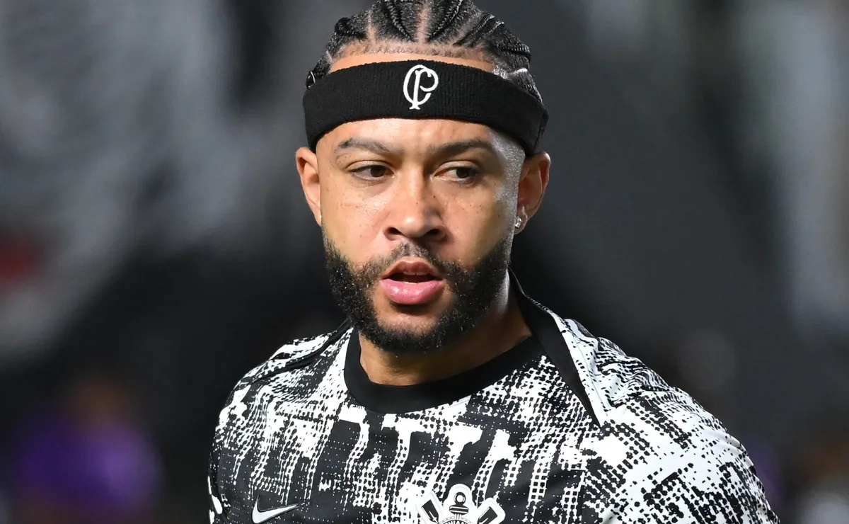Corinthians muda discurso e cria impasse para renovar com Memphis Depay