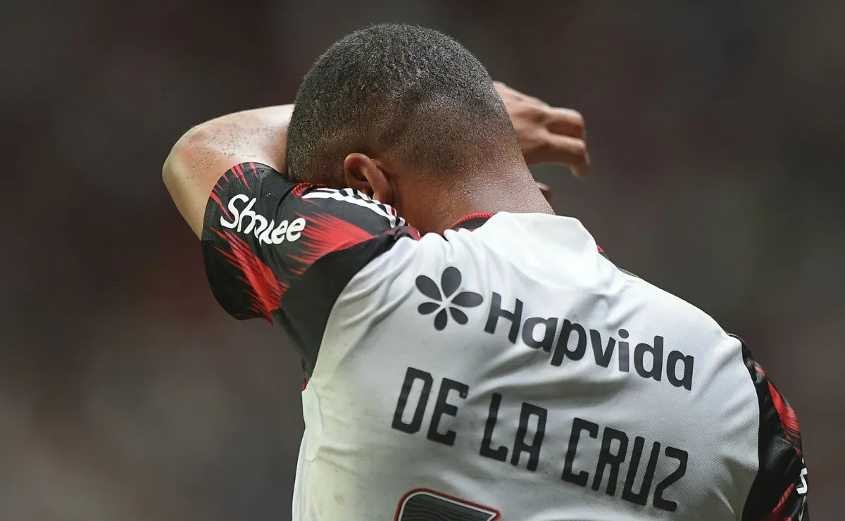 De la Cruz vira centro de crise entre Jardim e departamento médico do Flamengo nos bastidores