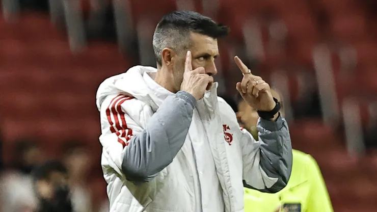 Paulo Pezzolano tecnico do Internacional durante partida contra o Vasco no estadio Beira-Rio pelo campeonato Brasileiro A 2026