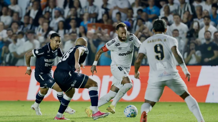 Santos encara o Remo fora de casa com vantagem no histórico dos pênaltis pela Copa do Brasil - Foto Marcello ZambranaAGIF