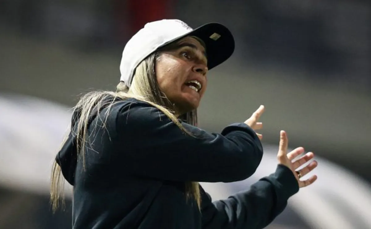 Emily Lima, técnica do Corinthians, reprova decisões da arbitragem após jogo do Brasileirão Feminino