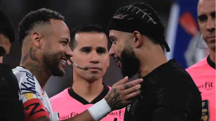 Memphis Depay jogador do Corinthians e Neymar Jr. jogador do Santos durante partida no estadio Arena Corinthians pelo campeonato Paulista 2025