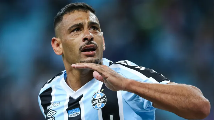 Ídolo do Grêmio como jogador, Diego Souza inicia nova empreitada como técnico no Joinville