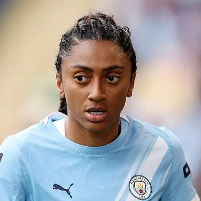 Kerolin supera obstáculos e faz história no futebol feminino