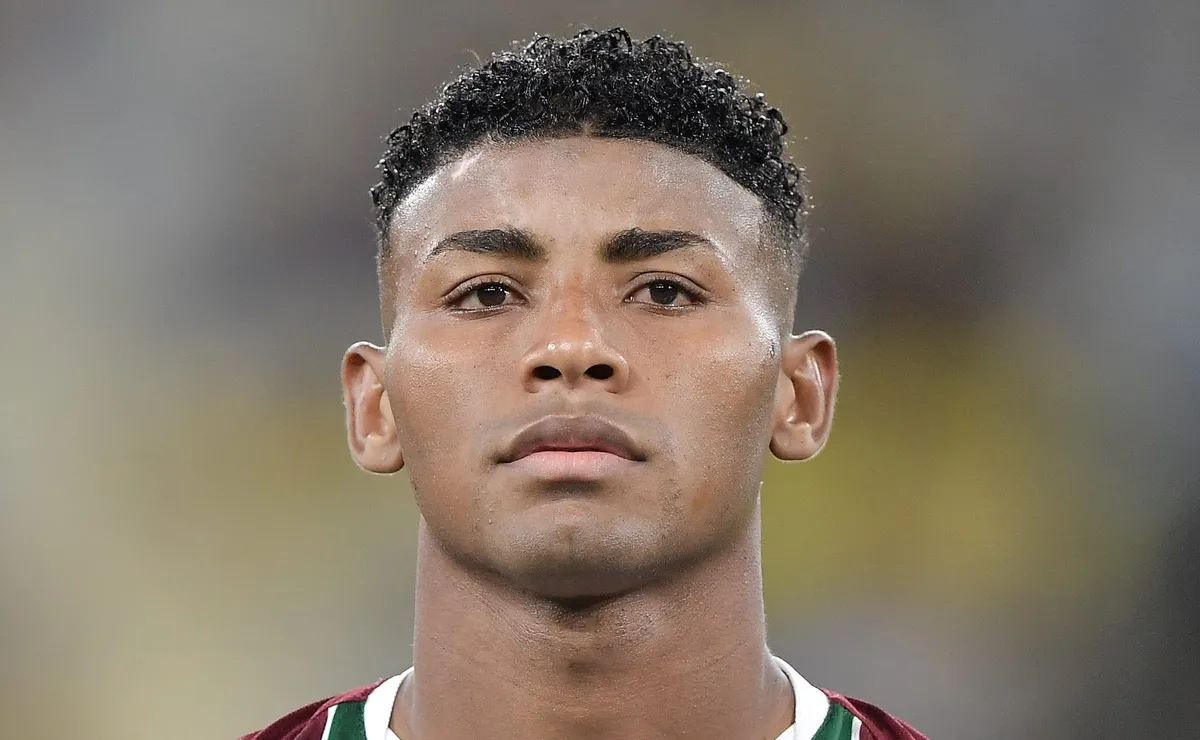 Zenit muda de alvo e quer contratar Hércules, do Fluminense, após não fechar com Danilo