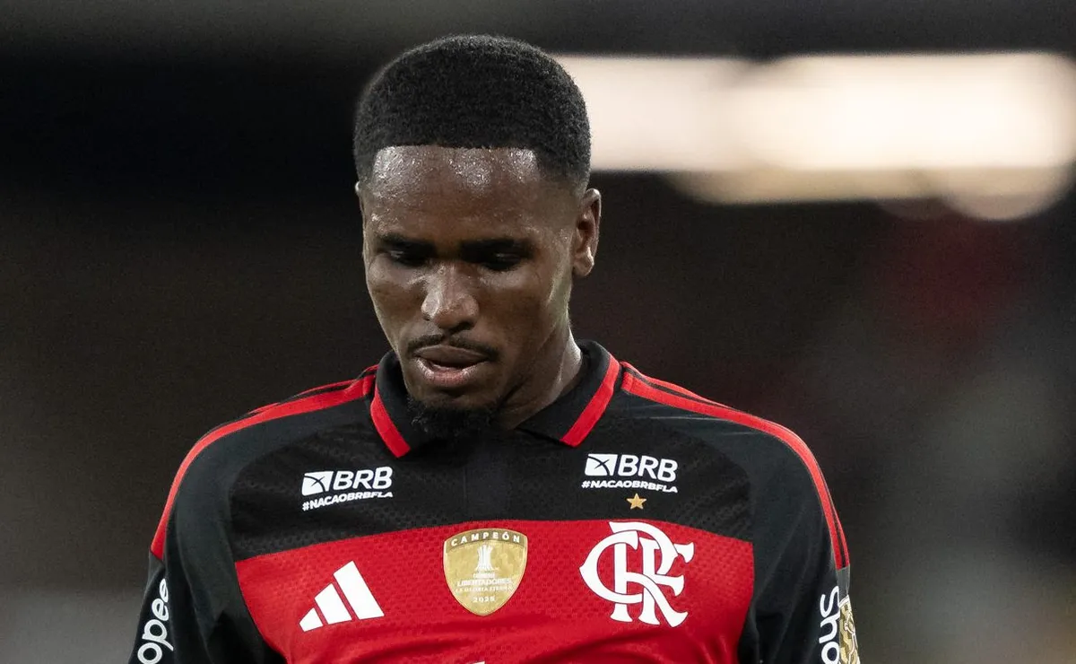 Flamengo topa vender Evertton Araújo e exige R$ 120 milhões para vender meio-campista