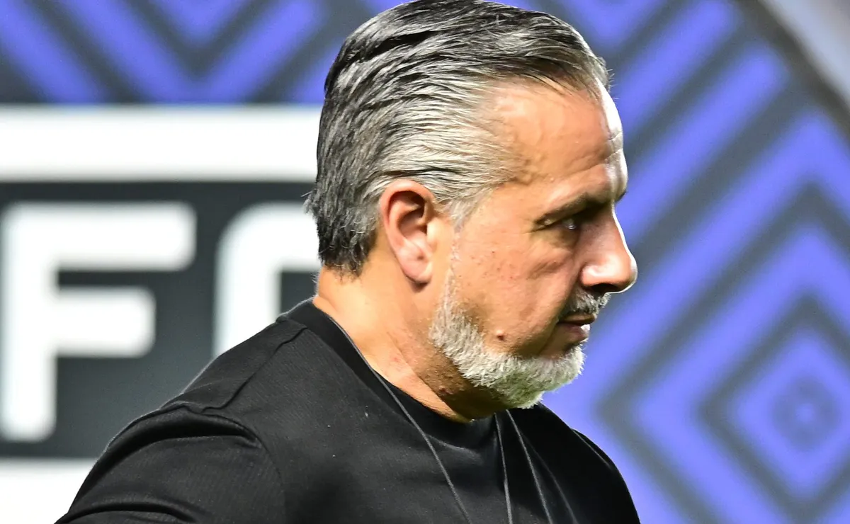 Opinião: José Boto faz trabalho sem criatividade no Flamengo e já gastou R$ 900 milhões em reforços