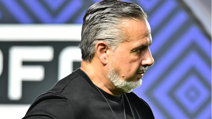 José Boto durante partida contra o São Paulo no MorumBis.