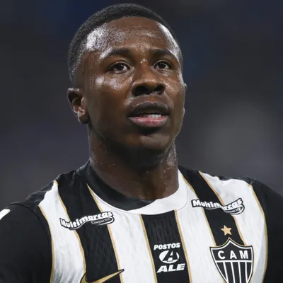 Galo vence no fim e avança
