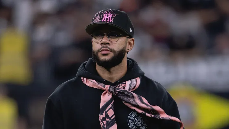 Memphis Depay jogador do Corinthians antes de partida contra o Internacional no estadio Arena Corinthians pelo campeonato Brasileiro A 2026.