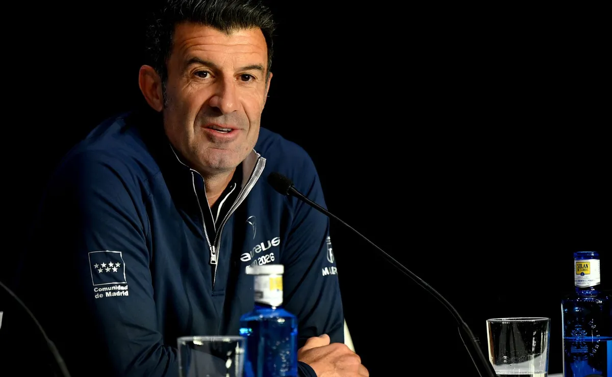 Figo pede saída de Infantino da Fifa e amplia pressão sobre presidente após crise nos bastidores