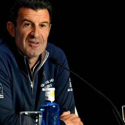 Figo amplia pressão e pede saída de Infantino da Fifa