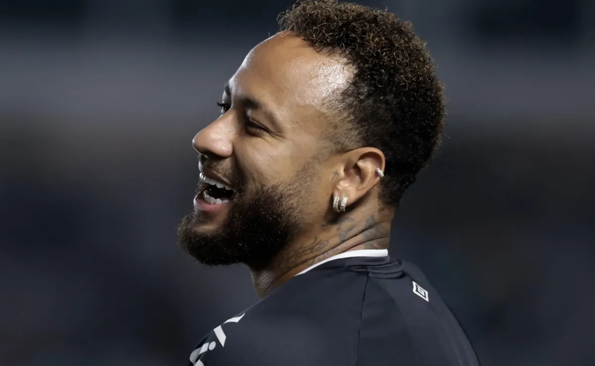 Com deboche e emoji, Neymar responde ofensas da torcida do Remo na web