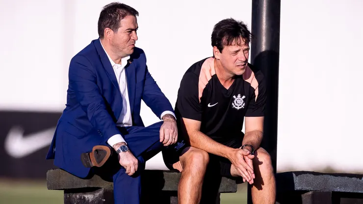 Paz e Diniz foram incansáveis no trabalho para convencer a importância da permanência de Memphis - Foto: Rodrigo Coca/Agência Corinthians