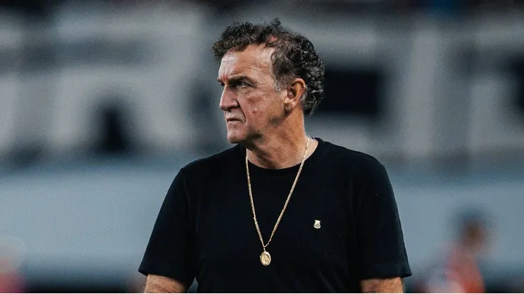 Cuca técnico do Santos durante partida contra o Remo válida pela Copa do Brasil