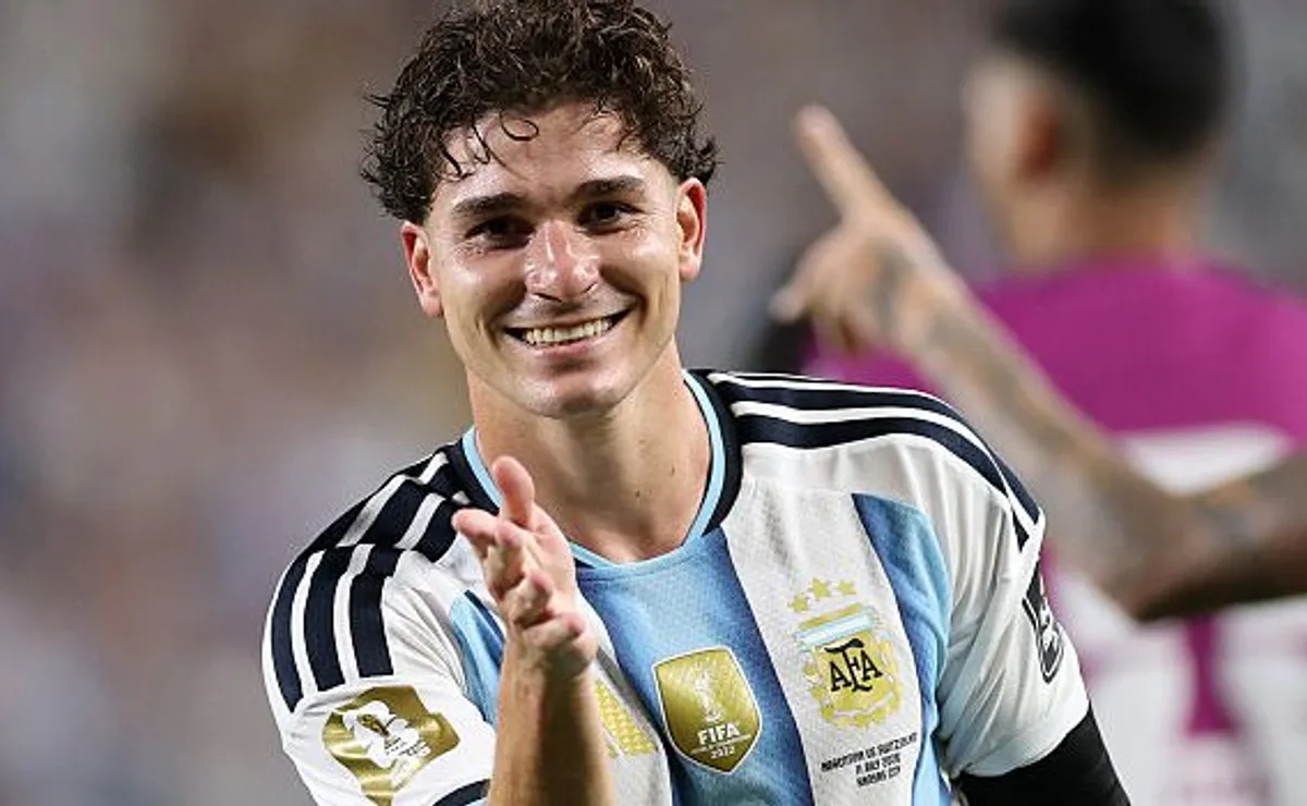 Barcelona causa reviravolta por Julián Álvarez e arma plano estratégico para contratação