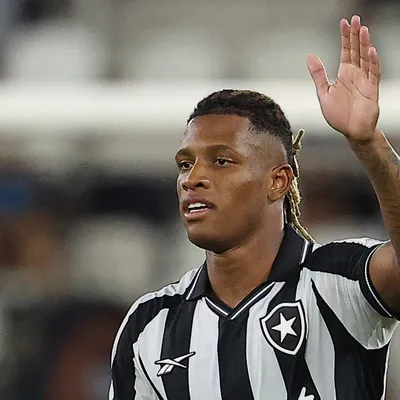 OPINIÃO: Entre a permanência e a saída, o futuro em aberto de Danilo no Botafogo
