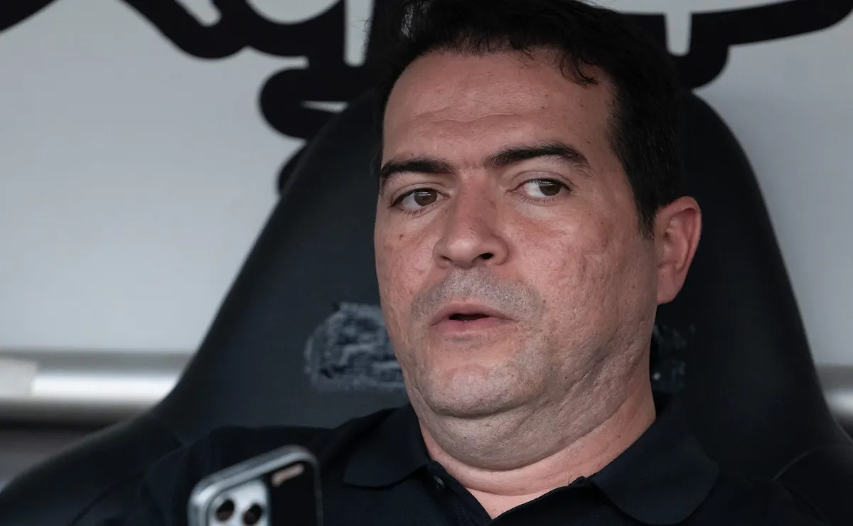 Opinião: Marcelo Paz precisa contratar centroavante, lateral-direito, zagueiro e meia no Corinthians
