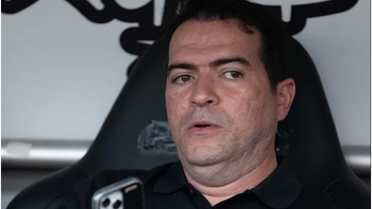 Marcelo Paz busca soluções dentro da realidade do Corinthians.