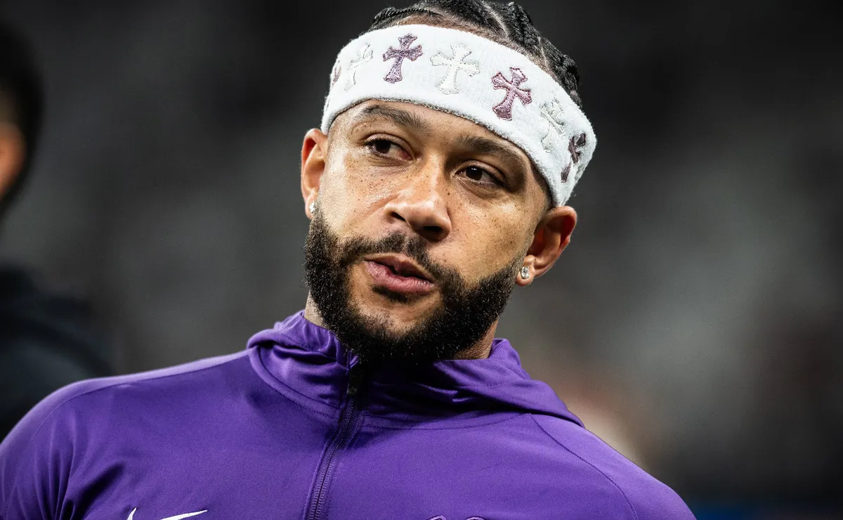 Memphis Depay é aprovado em exames e Corinthians ainda alinha dois pontos do novo contrato por renovação