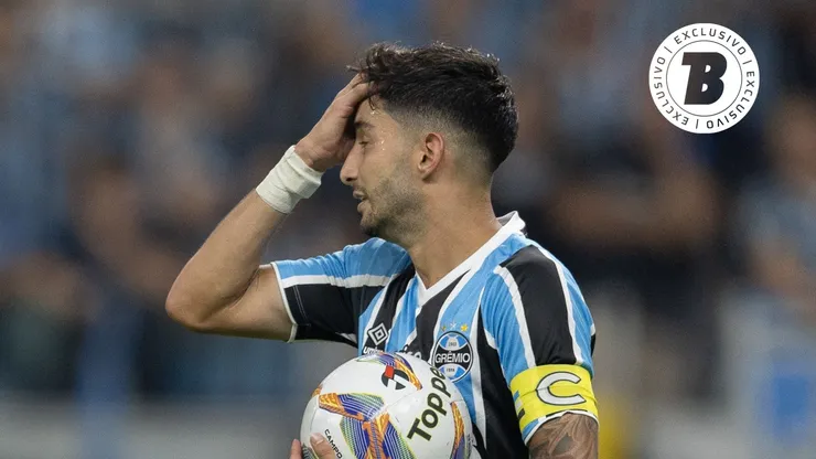 Villasanti pede pênalti no Grêmio. Foto: Liamara Polli/AGIF