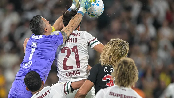RJ - RIO DE JANEIRO - 01/08/2026 - COPA DO BRASIL 2026, VASCO X FLUMINENSE - Fabio goleiro do Fluminense durante partida contra o Vasco no estadio Maracana pelo campeonato Copa Do Brasil 2026. Foto: Thiago Ribeiro/AGIF
