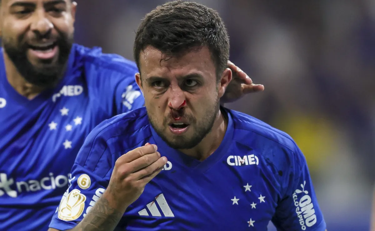 Matheus Henrique decide, sangra em gol e classifica Cruzeiro contra a Chapecoense na Copa do Brasil