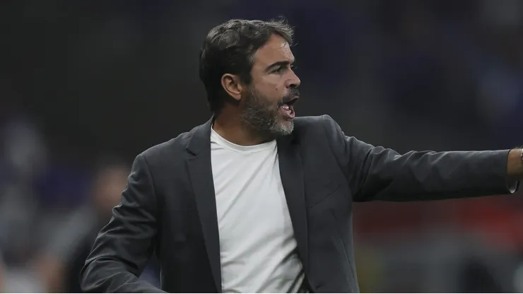 Artur Jorge no Cruzeiro. Foto: Gilson Lobo/AGIF