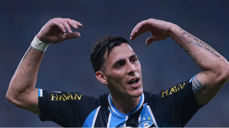 Pavón comemorando gol pelo Imortal.