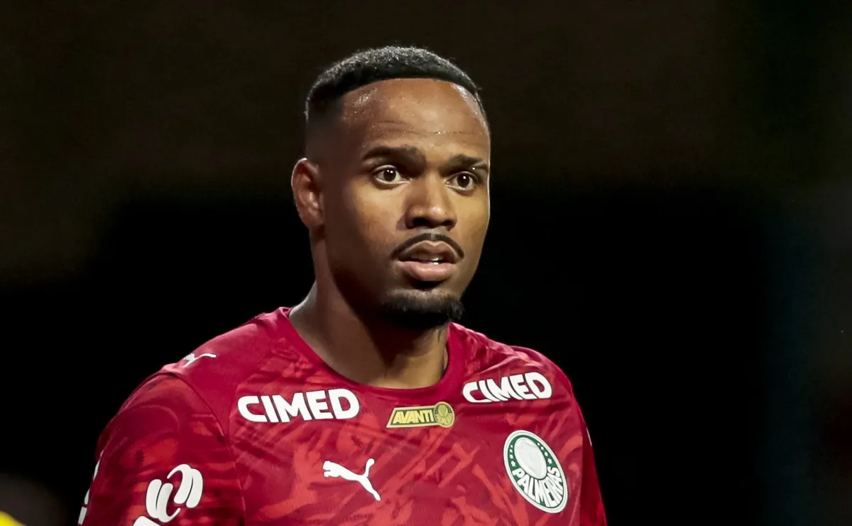 Carlos Miguel vive noite ruim e falha em dois gols da derrota do Palmeiras para o Fortaleza